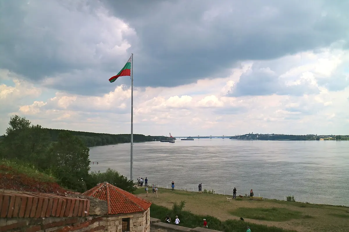Дунав при Видин, градът, в който живее и работи Георги Петров